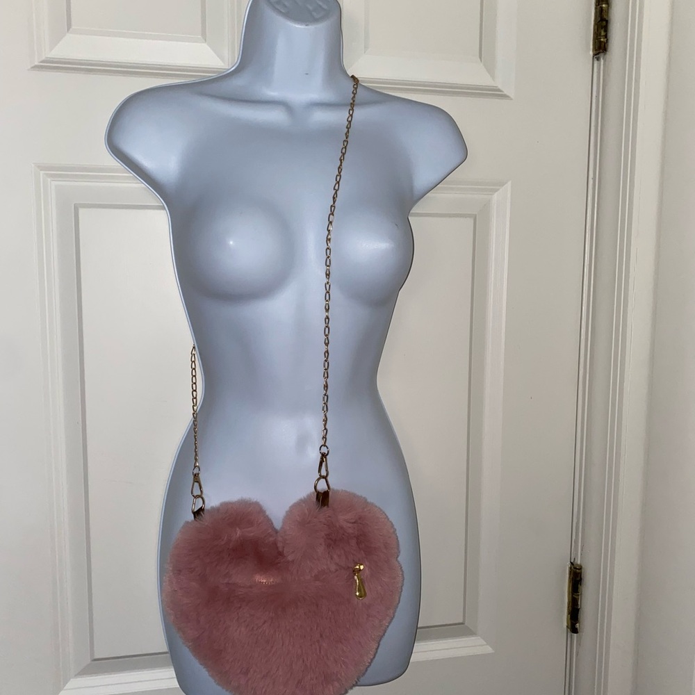 Chic Heart-Shaped Faux Fur Crossbody Chain Bag